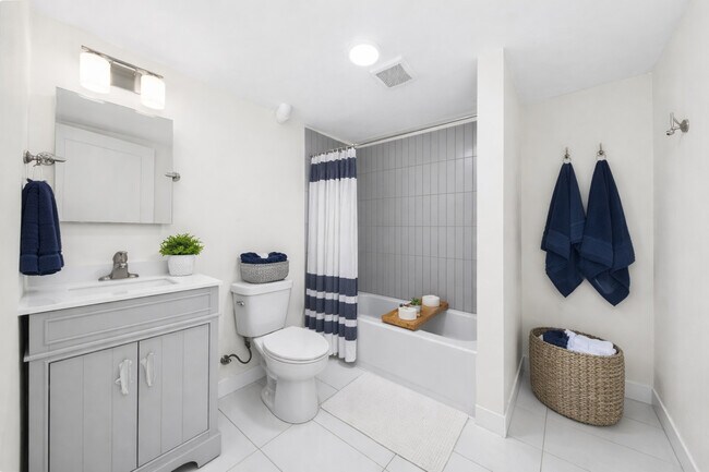 Photo - 3037 W Lexington St