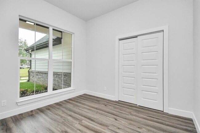 Photo - 12163 La Salle River Rd