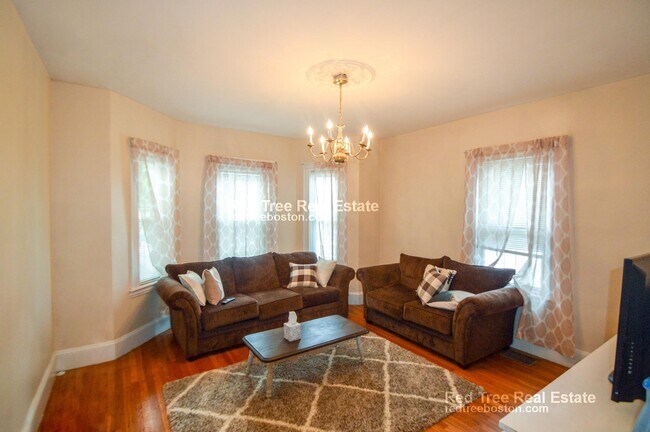 Photo - 201 Hillside St