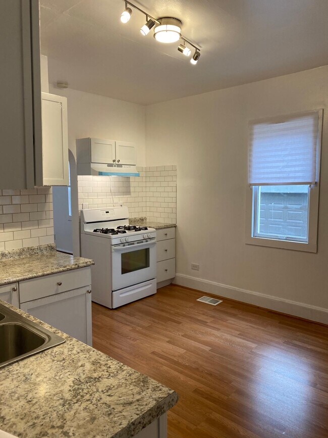 Photo - 3214 N Hoyne Ave