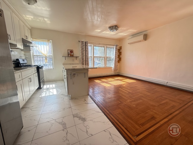 Photo - 2889 E 195th St