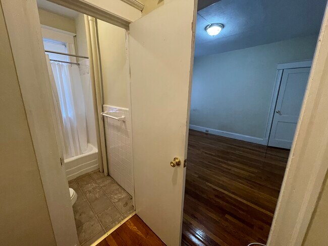 Photo - 19 Woodstock Ave