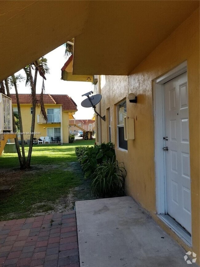 Building Photo - 7141 SW 129th Ave Unit 4 Rental