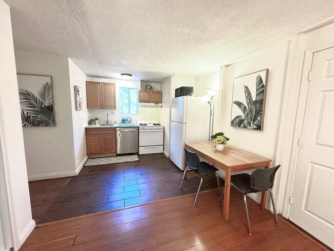 Photo - 1201 W 36th St