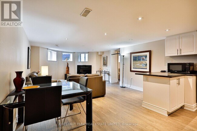 Photo - 515 Spadina Rd