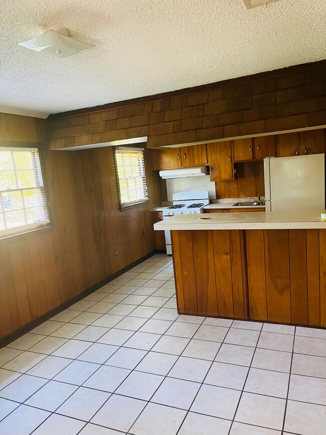 Photo - 1365 Middle Ring Rd