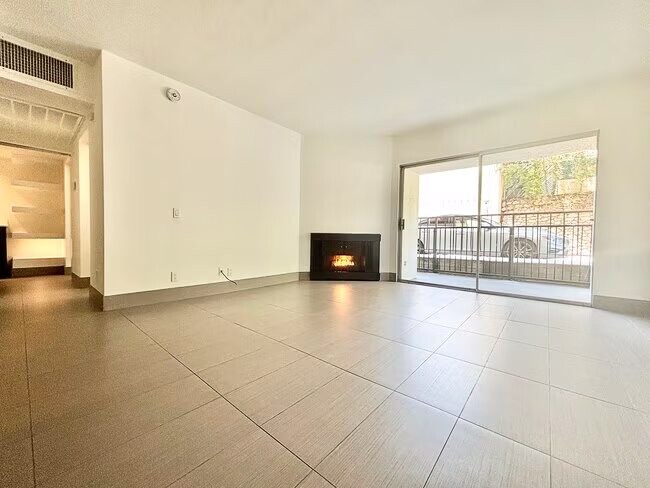 3949 Los Feliz Blvd