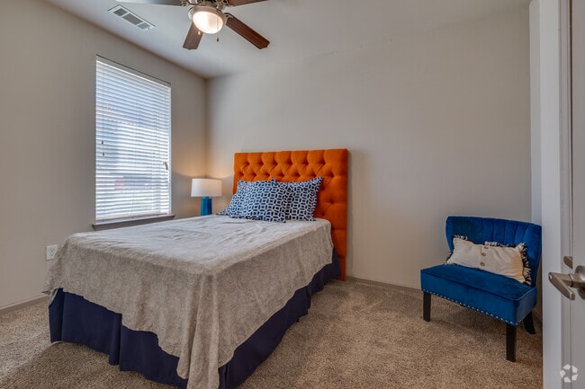 2BR/2BA- 953SF - The Maywood Apartments