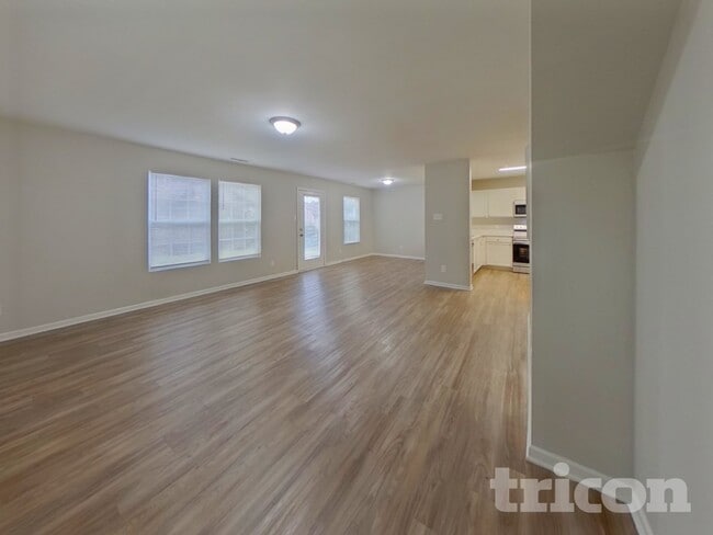 Photo - 907 Swearngan Ridge Ct