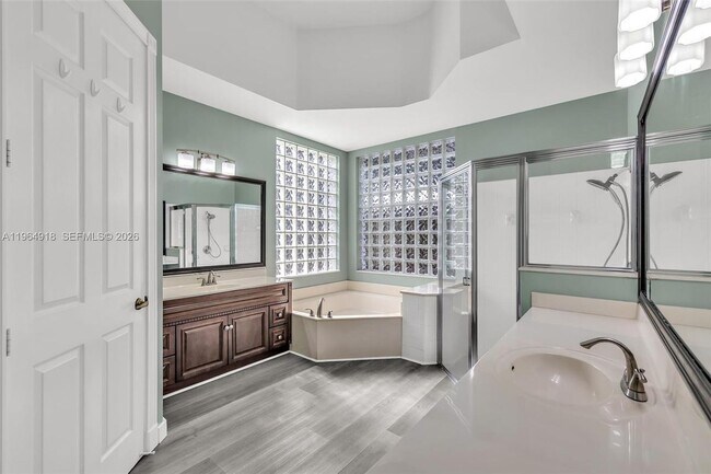 Photo - 558 NW 118th Ave