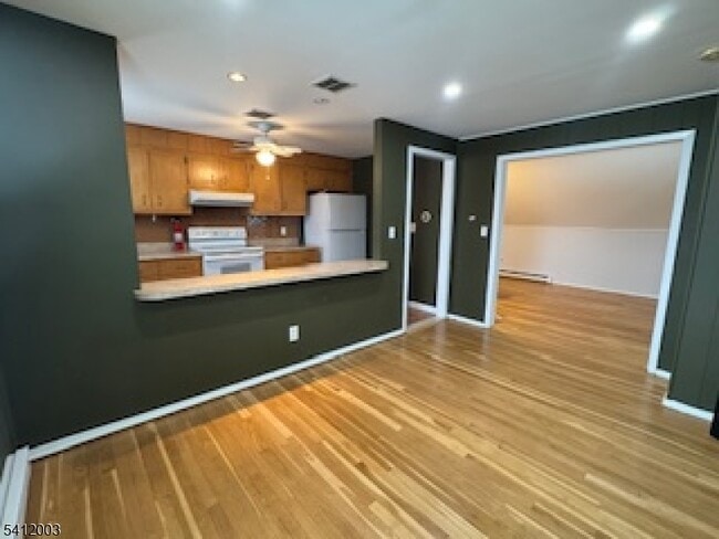 Photo - 510 Helfin St