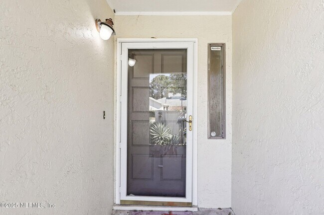 Photo - 144 La Pasada Cir W