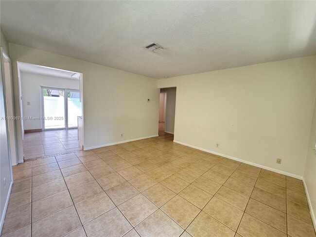 Photo - 606 SW 5th Ave