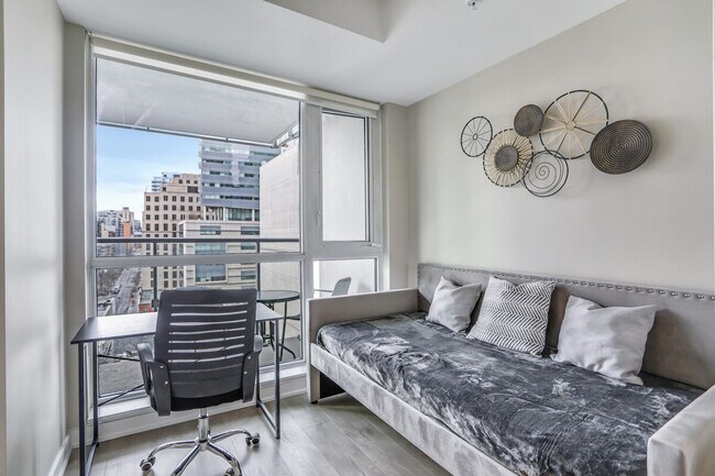 Photo - 203 Queen St W Unit ID1050765P