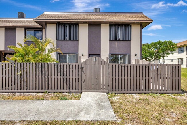 Photo - 2110 Sherwood Forest Blvd Unidad 24 Rental