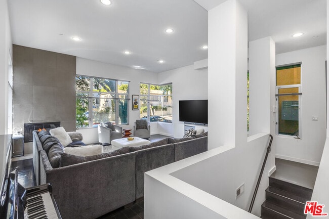 Photo - 900 N W Knoll Dr Unidad 3