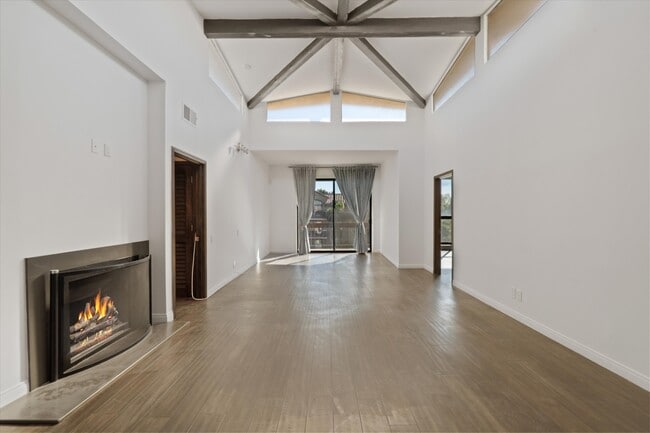 Photo - 2175 S Beverly Glen Blvd Unidad 403