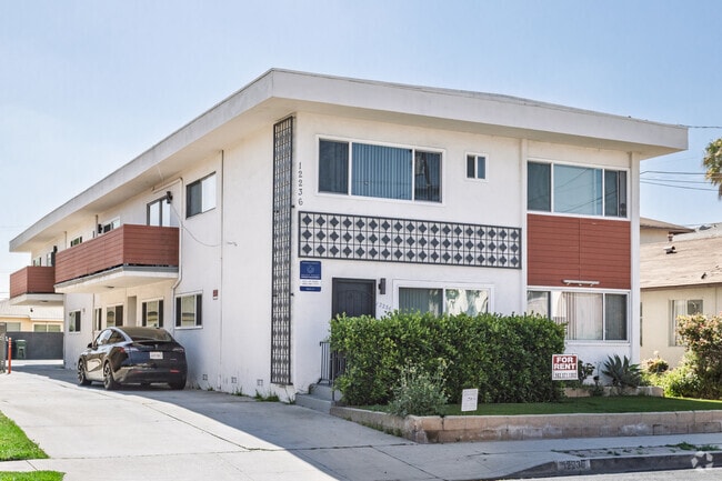 Building Photo - 12236 Manor Dr.