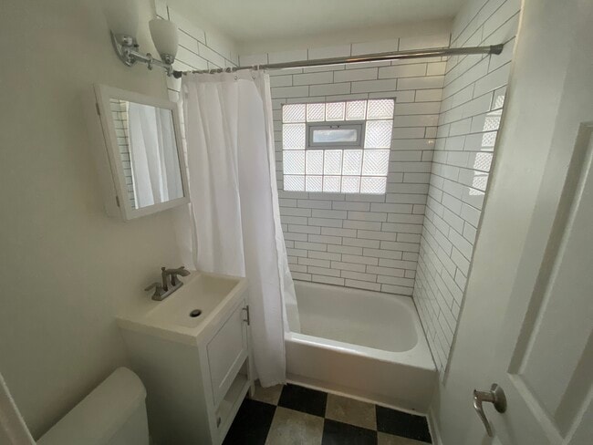 Photo - 2547 N Oakland Ave Unit 2547