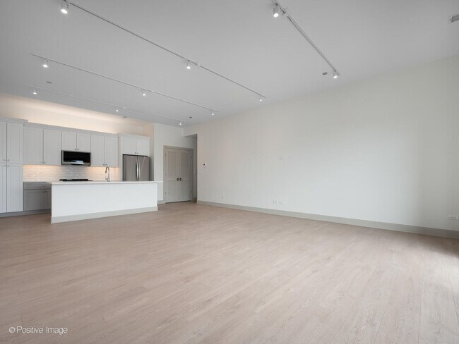 Building Photo - 3202 N Racine Ave Unit #302