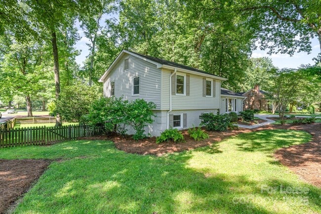 Photo - 4014 Sulkirk Rd