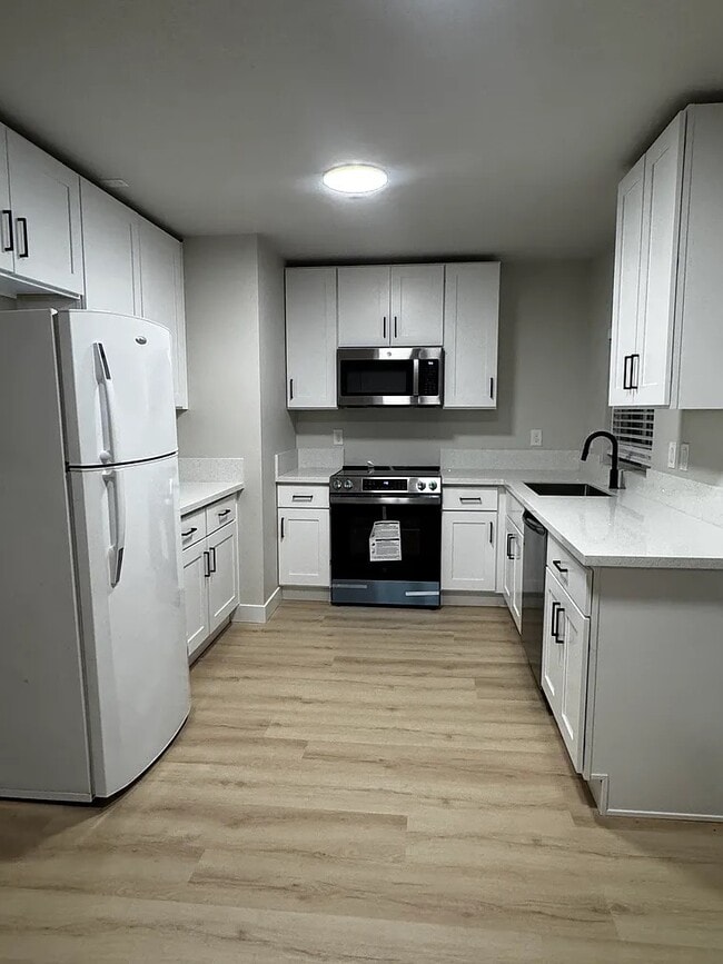 Building Photo - 7414 N Albina Ave