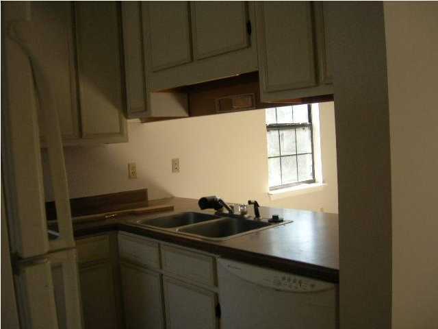 Photo - 208 Third St SE