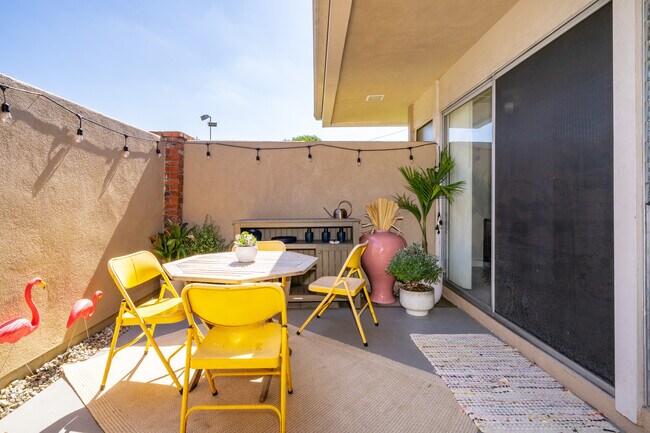 Private Patio - Elizabethan Townhouse