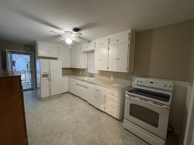 Photo - 1419 Linden Dr