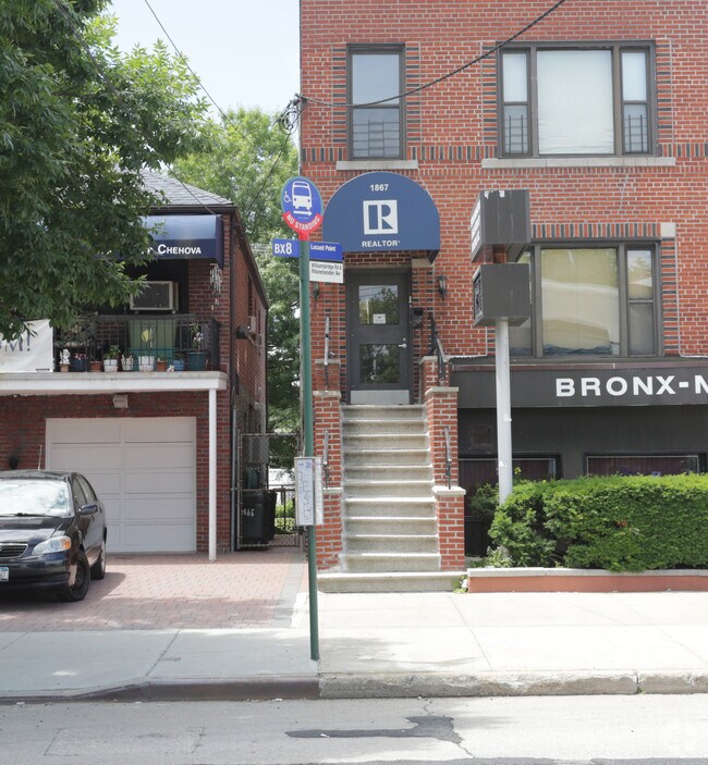 Photo - 1841 Williamsbridge Rd