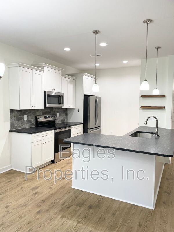 Photo - 300 Creeks Edge Dr