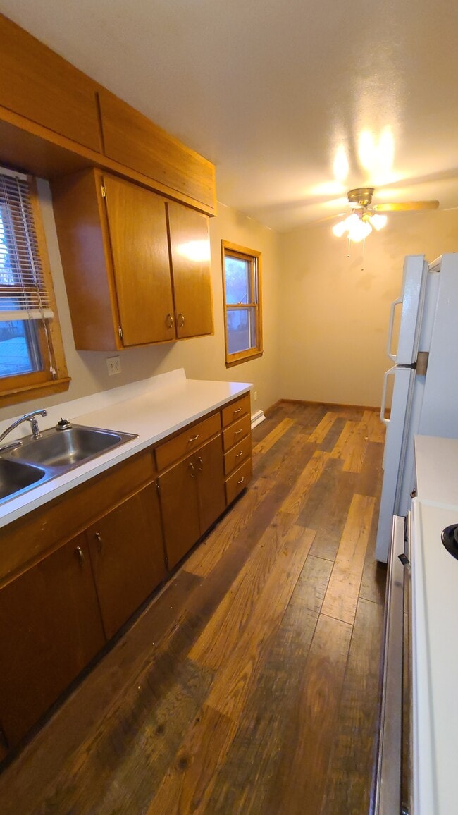 Photo - 145 8th Ave E