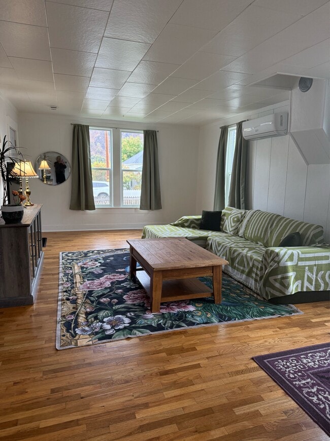 Photo - 1321 SE Mill St