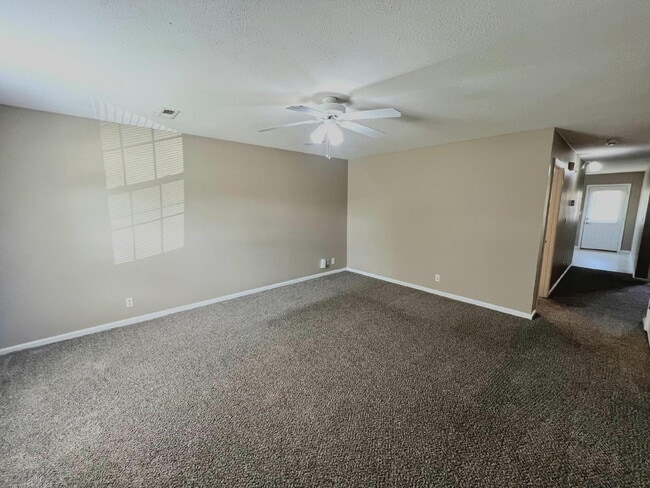 Photo - 260 Executive Ave