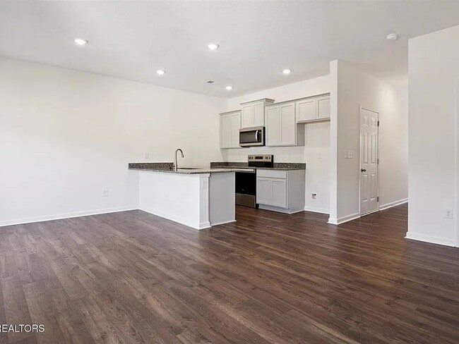 Photo - KODAK LOCATION! Lots of Amenities!!