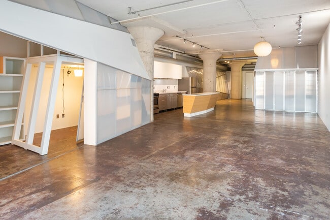 Building Photo - 1855 Industrial St Unit 405 Rental