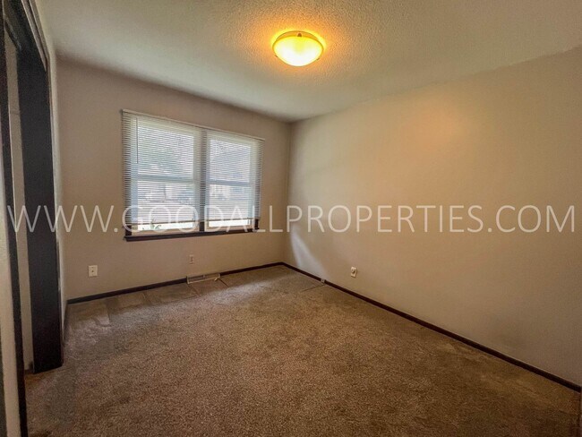 Photo - Great 2 bedroom 1 bath with basement Duple...