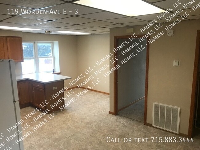 Building Photo - 119 Worden Ave E Unit 3