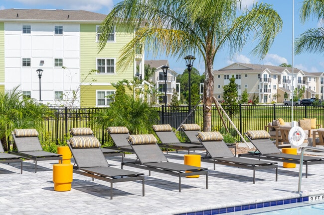 Mira Crystal Lake apartments — community photo
