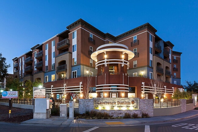 Building Photo - Lawrence Station Rental