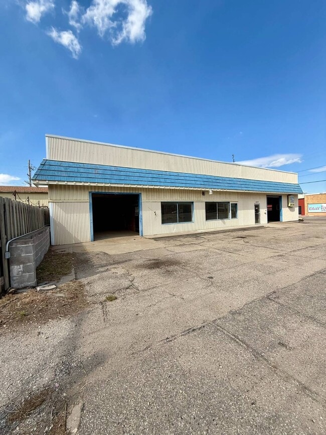 305 W 5th St