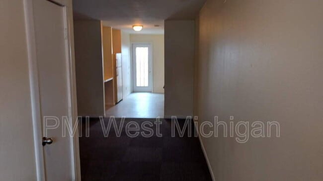 Photo - 14532 State St Unidad 3