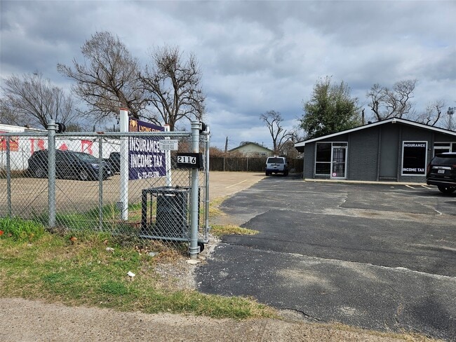 Photo - 2116 Lockwood Dr