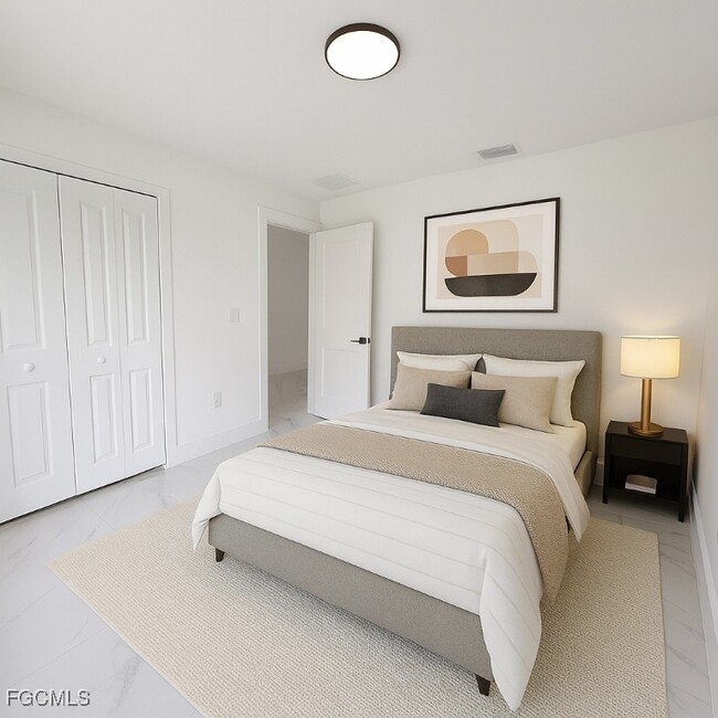 Photo - 670 Chemstrand St E