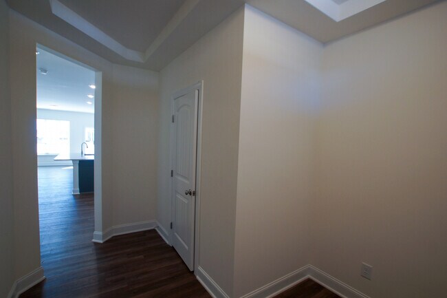 Photo - 206 Oakchest Ct