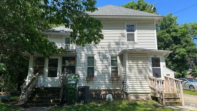 Building Photo - One Bedroom Duplex Rental