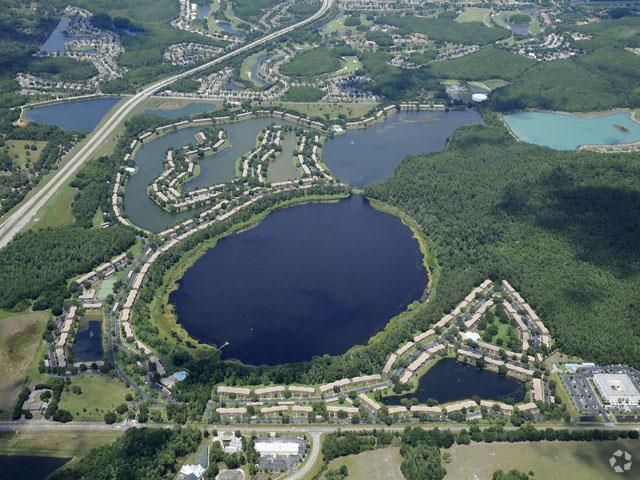 Aerial view of community - Lake Carlton Arms Apartments