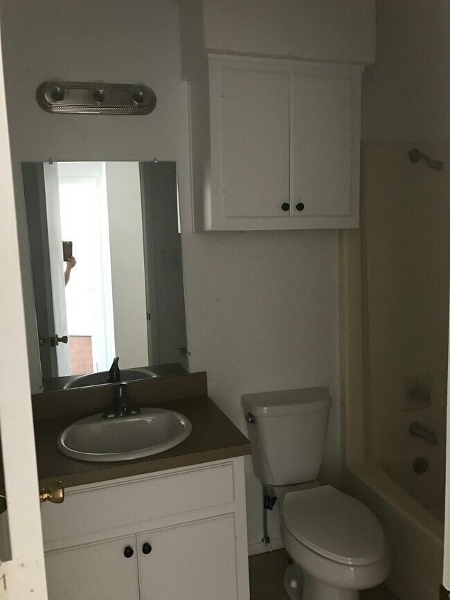 Photo - 802 Matthew Ave Unidad 104