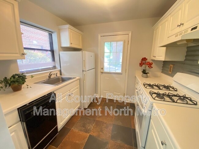 Photo - 702 Argonne Ave NE Unit 1
