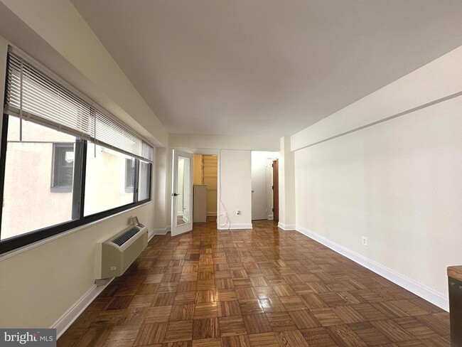 Photo - 2141 I St NW Unit 412